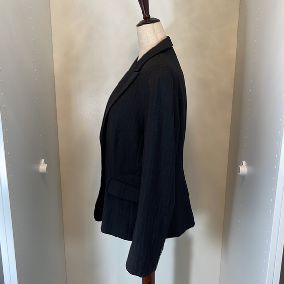 Epic New York 2 Button Charcoal Pinstriped Blazer Size 12 - Picture 4 of 8